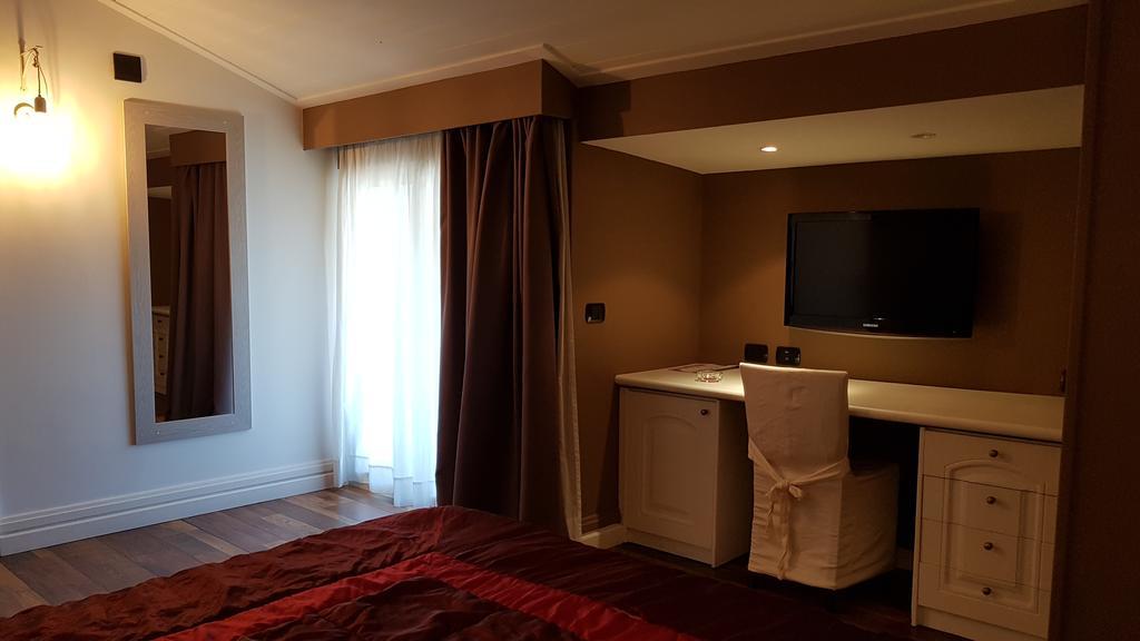 Hotel Mediterraneo Qualiano Ngoại thất bức ảnh