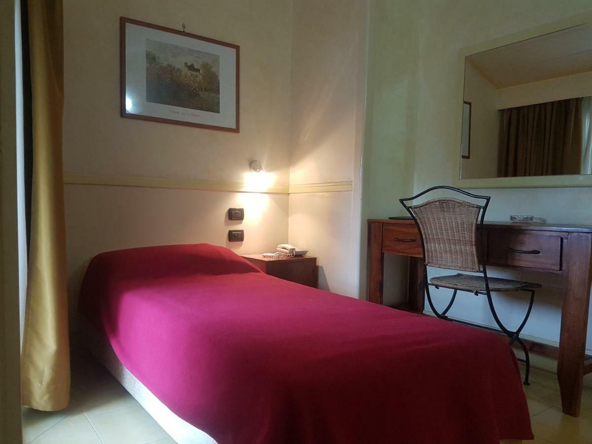 Hotel Mediterraneo Qualiano Ngoại thất bức ảnh